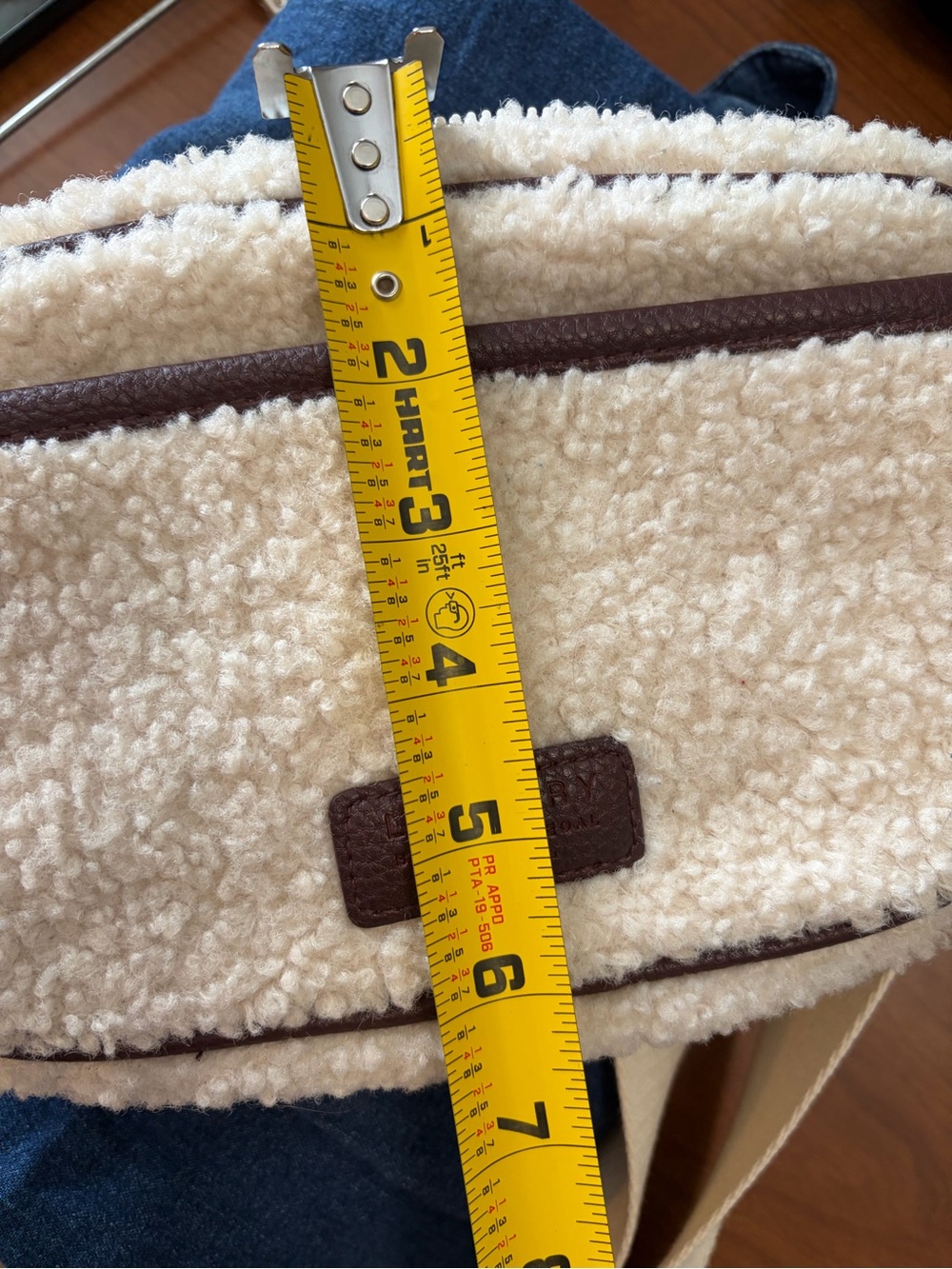 Laundry by Shelli Segal Bag Brown Cream Sherpa Fleece Crossbody Fanny Pack - Picture 7 of 7